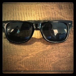 Foster Grant Unisex Sunglasses
